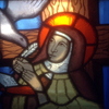 Das Fenster in der Kapelle des Karmelklosters Norraby in Sdschweden zeigt Theresa von Avila (Bild: privat)